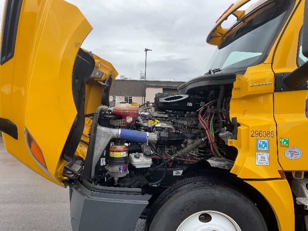 Day Cab Tractor-Heavy Duty Tractors-Freightliner-2020-T12684ST-Boise-ID-319,354\n\t\tmiles-$ 80,500 - Image 16