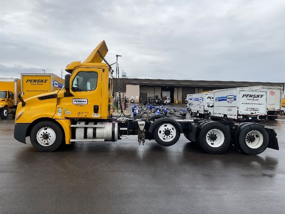 Day Cab Tractor-Heavy Duty Tractors-Freightliner-2020-T12684ST-Boise-ID-319,354\n\t\tmiles-$ 80,500 - Image 4