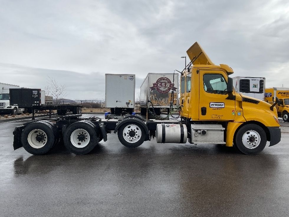 Day Cab Tractor-Heavy Duty Tractors-Freightliner-2020-T12684ST-Boise-ID-319,354\n\t\tmiles-$ 80,500 - Image 8