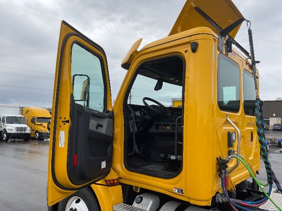 Day Cab Tractor-Heavy Duty Tractors-Freightliner-2020-T12684ST-Boise-ID-319,354\n\t\tmiles-$ 80,500 - Image 9