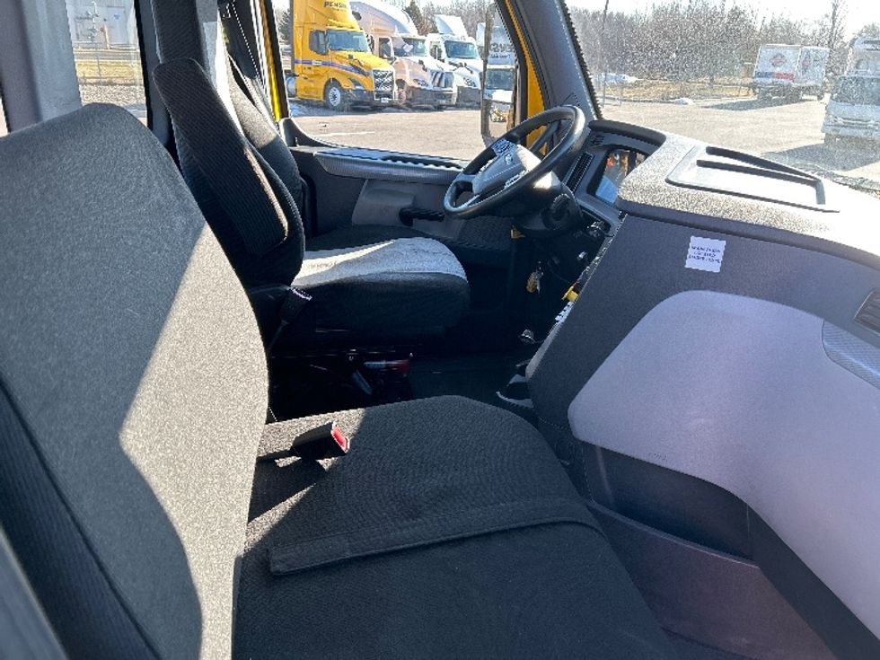 Day Cab Tractor-Heavy Duty Tractors-Freightliner-2020-T12684ST-Brooklyn Park-MN-298,046\n\t\tmiles-$ 65,750 - Image 14