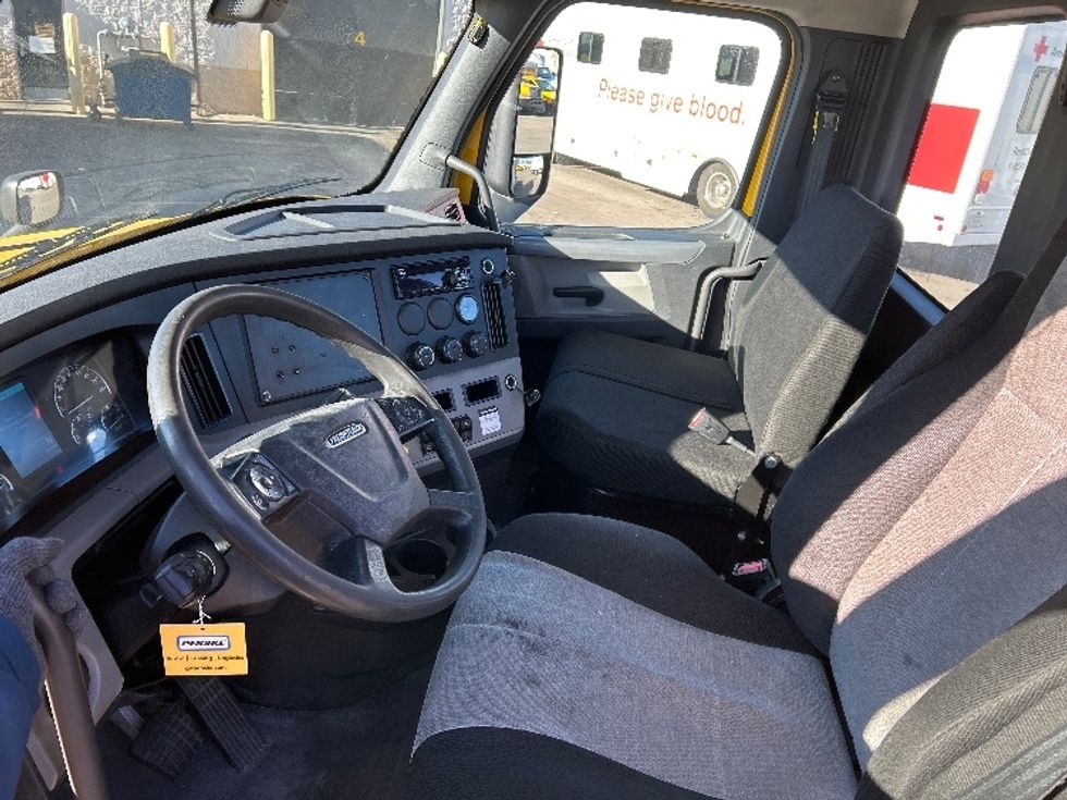 Day Cab Tractor-Heavy Duty Tractors-Freightliner-2020-T12684ST-Brooklyn Park-MN-308,443\n\t\tmiles-$ 59,250 - Image 10