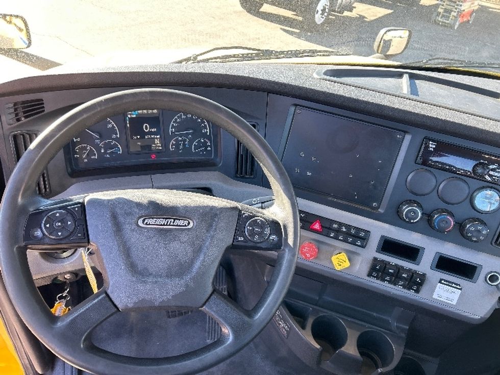 Day Cab Tractor-Heavy Duty Tractors-Freightliner-2020-T12684ST-Brooklyn Park-MN-308,443\n\t\tmiles-$ 59,250 - Image 11