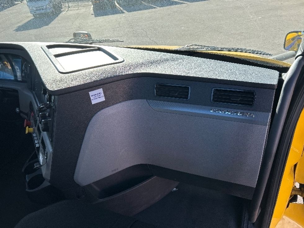 Day Cab Tractor-Heavy Duty Tractors-Freightliner-2020-T12684ST-Brooklyn Park-MN-308,443\n\t\tmiles-$ 59,250 - Image 13