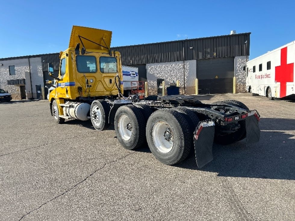 Day Cab Tractor-Heavy Duty Tractors-Freightliner-2020-T12684ST-Brooklyn Park-MN-308,443\n\t\tmiles-$ 59,250 - Image 5