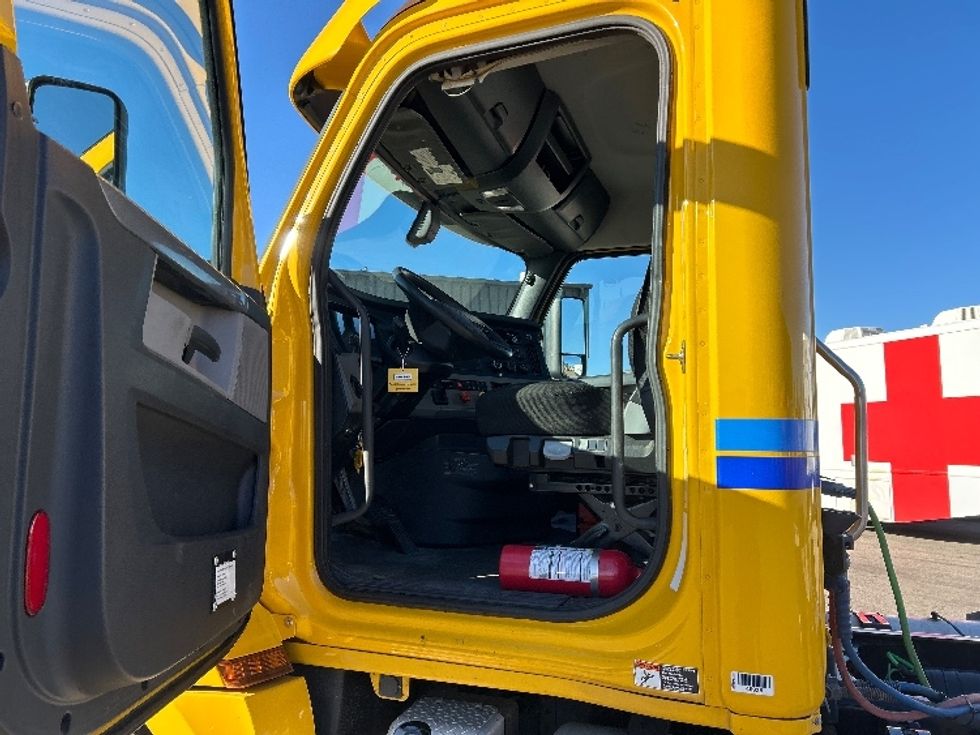Day Cab Tractor-Heavy Duty Tractors-Freightliner-2020-T12684ST-Brooklyn Park-MN-308,443\n\t\tmiles-$ 59,250 - Image 9