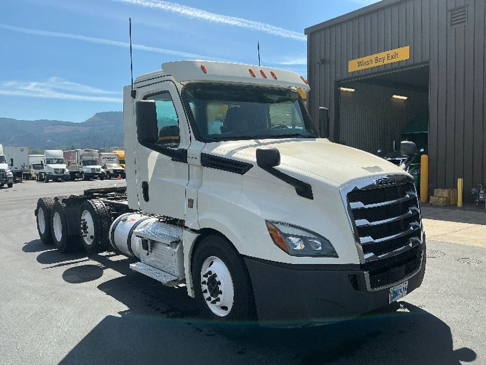 Day Cab Tractor-Heavy Duty Tractors-Freightliner-2020-T12684ST-Coburg-OR-64,680\n\t\tmiles-$ 90,750 - Image 1