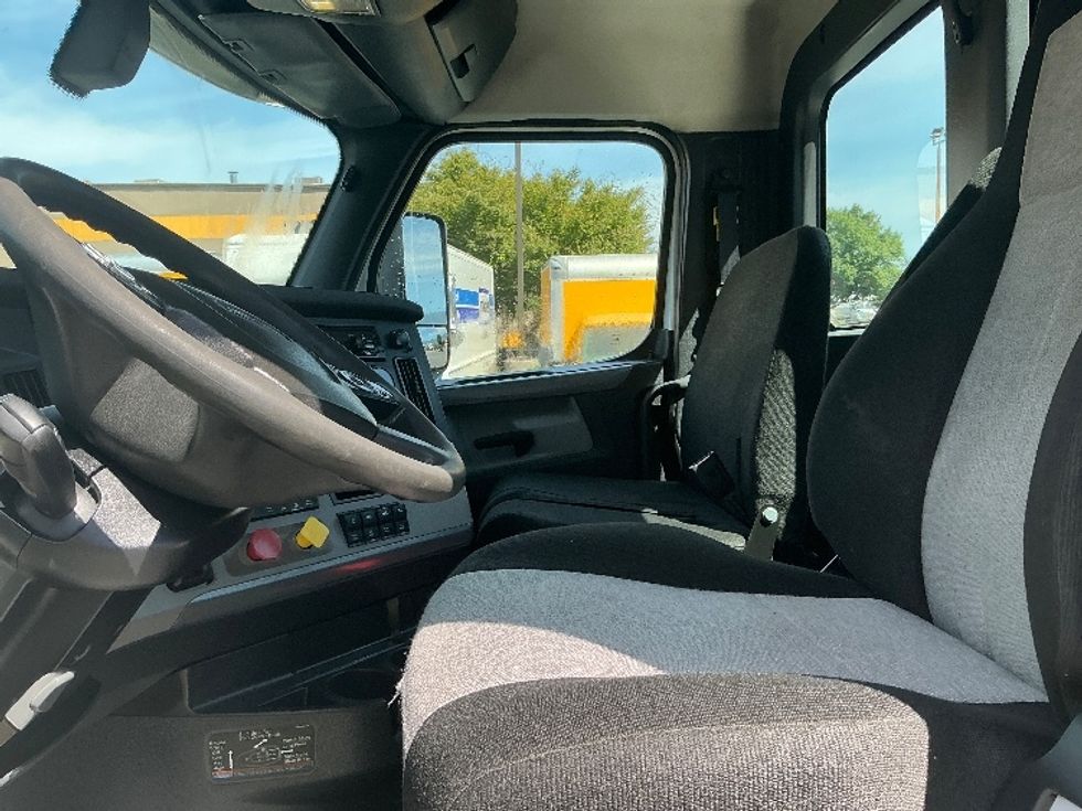 Day Cab Tractor-Heavy Duty Tractors-Freightliner-2020-T12684ST-Coburg-OR-64,680\n\t\tmiles-$ 90,750 - Image 10