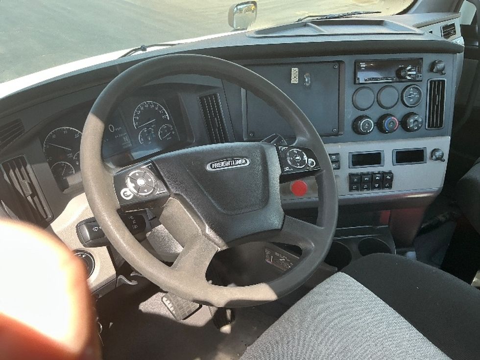 Day Cab Tractor-Heavy Duty Tractors-Freightliner-2020-T12684ST-Coburg-OR-64,680\n\t\tmiles-$ 90,750 - Image 11