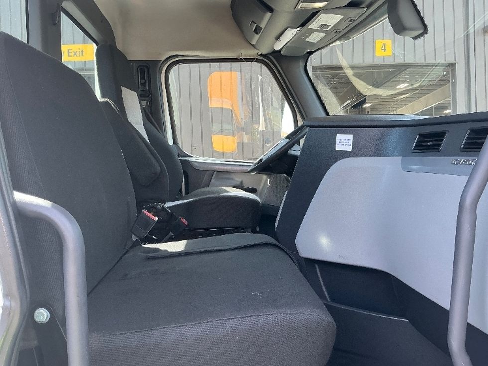 Day Cab Tractor-Heavy Duty Tractors-Freightliner-2020-T12684ST-Coburg-OR-64,680\n\t\tmiles-$ 90,750 - Image 14