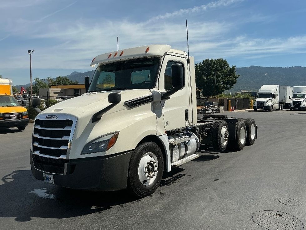 Day Cab Tractor-Heavy Duty Tractors-Freightliner-2020-T12684ST-Coburg-OR-64,680\n\t\tmiles-$ 90,750 - Image 3