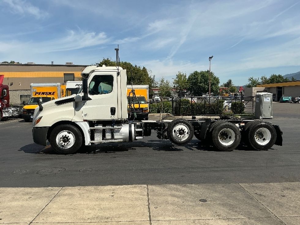 Day Cab Tractor-Heavy Duty Tractors-Freightliner-2020-T12684ST-Coburg-OR-64,680\n\t\tmiles-$ 90,750 - Image 4