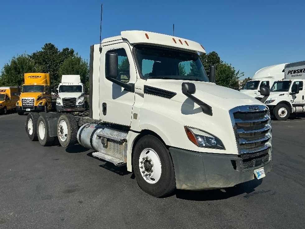 Day Cab Tractor-Heavy Duty Tractors-Freightliner-2020-T12684ST-Coburg-OR-66,202\n\t\tmiles-$ 90,500 - Image 1