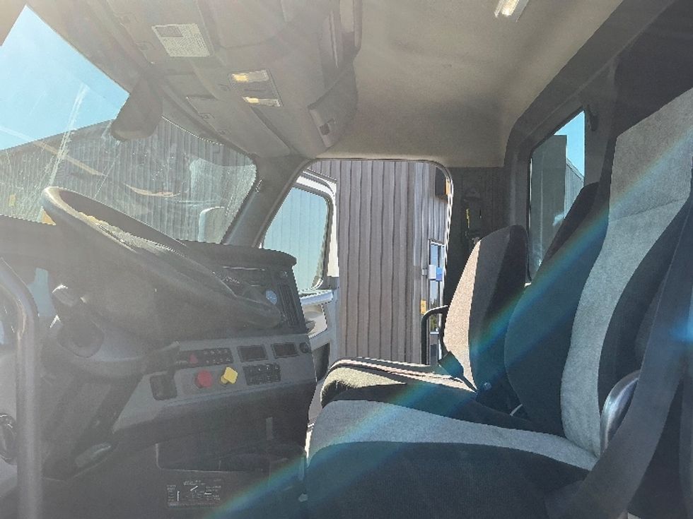 Day Cab Tractor-Heavy Duty Tractors-Freightliner-2020-T12684ST-Coburg-OR-66,202\n\t\tmiles-$ 90,500 - Image 10