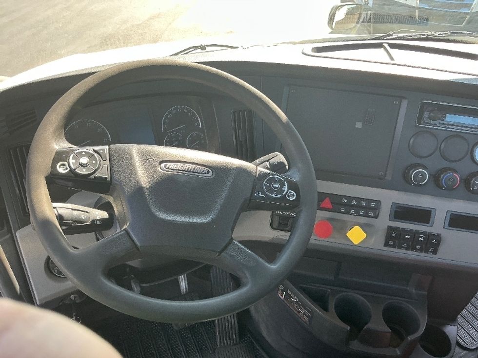 Day Cab Tractor-Heavy Duty Tractors-Freightliner-2020-T12684ST-Coburg-OR-66,202\n\t\tmiles-$ 90,500 - Image 11