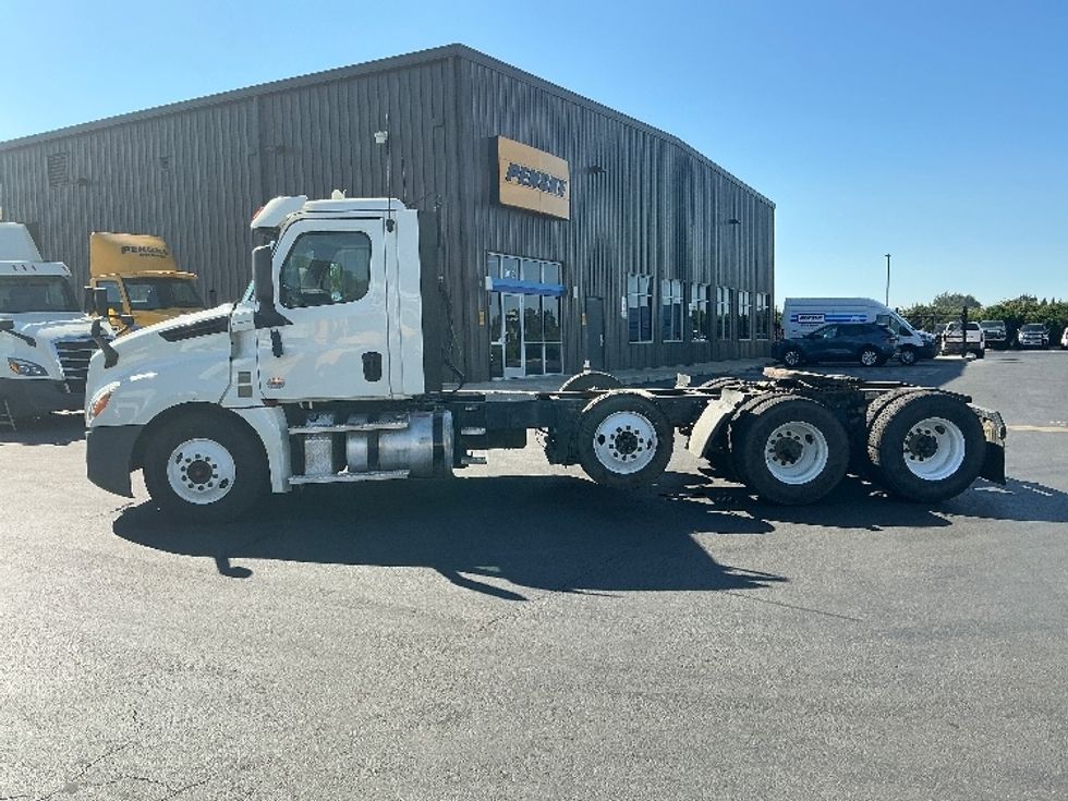 Day Cab Tractor-Heavy Duty Tractors-Freightliner-2020-T12684ST-Coburg-OR-66,202\n\t\tmiles-$ 90,500 - Image 4
