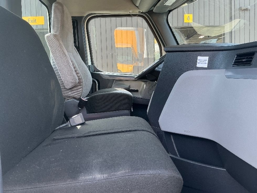 Day Cab Tractor-Heavy Duty Tractors-Freightliner-2020-T12684ST-Coburg-OR-69,070\n\t\tmiles-$ 90,500 - Image 14