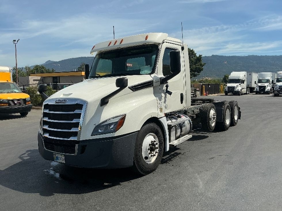 Day Cab Tractor-Heavy Duty Tractors-Freightliner-2020-T12684ST-Coburg-OR-69,070\n\t\tmiles-$ 90,500 - Image 3
