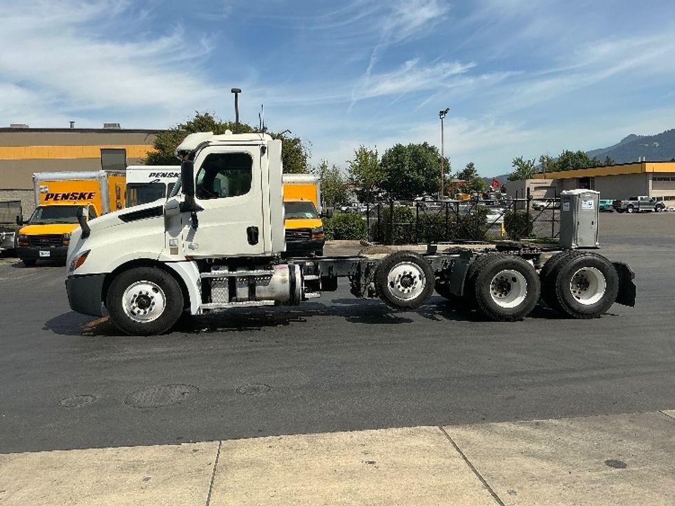 Day Cab Tractor-Heavy Duty Tractors-Freightliner-2020-T12684ST-Coburg-OR-69,070\n\t\tmiles-$ 90,500 - Image 4