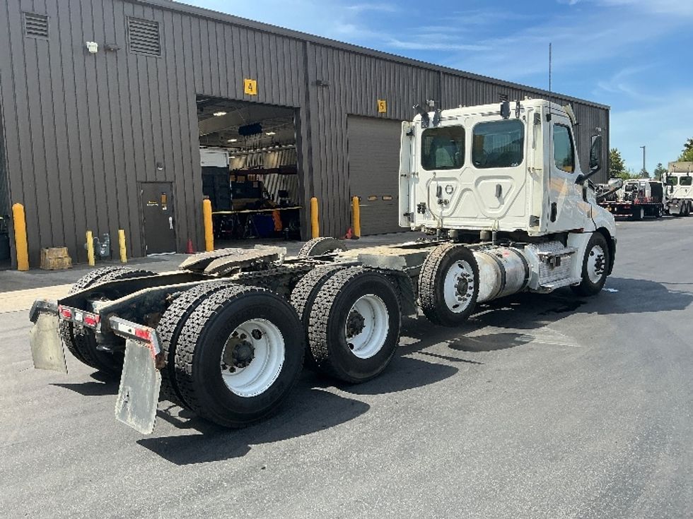 Day Cab Tractor-Heavy Duty Tractors-Freightliner-2020-T12684ST-Coburg-OR-69,070\n\t\tmiles-$ 90,500 - Image 7