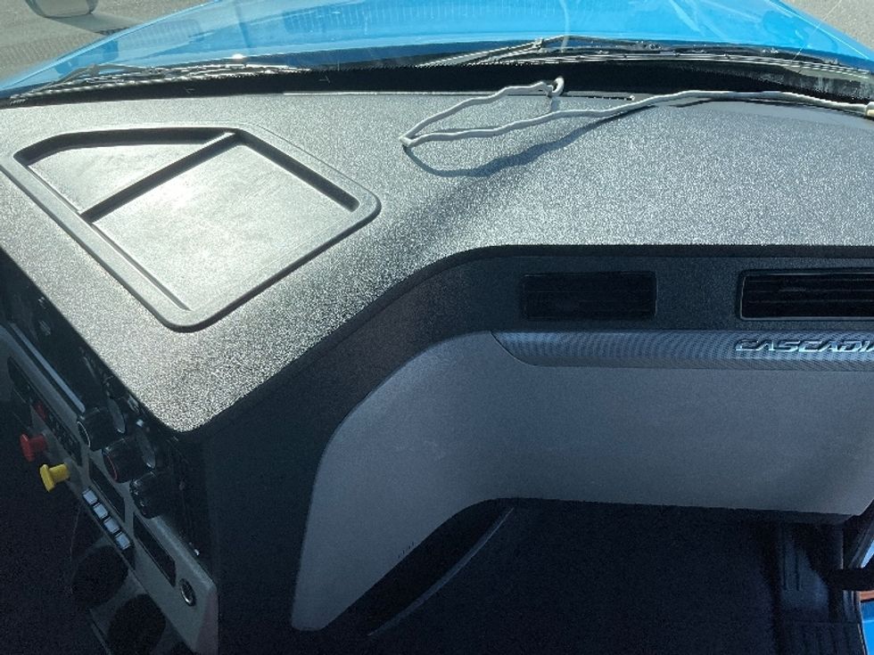 Day Cab Tractor-Heavy Duty Tractors-Freightliner-2020-T12684ST-Everett-WA-495,816\n\t\tmiles-$ 61,750 - Image 13