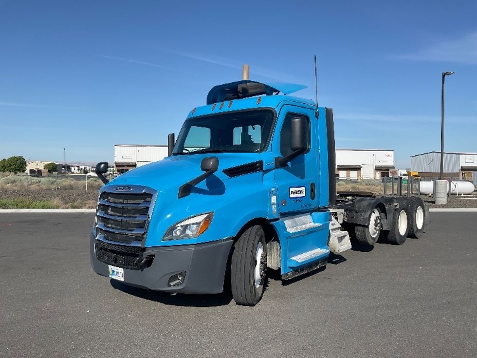 Day Cab Tractor-Heavy Duty Tractors-Freightliner-2020-T12684ST-Everett-WA-495,816\n\t\tmiles-$ 61,750 - Image 3
