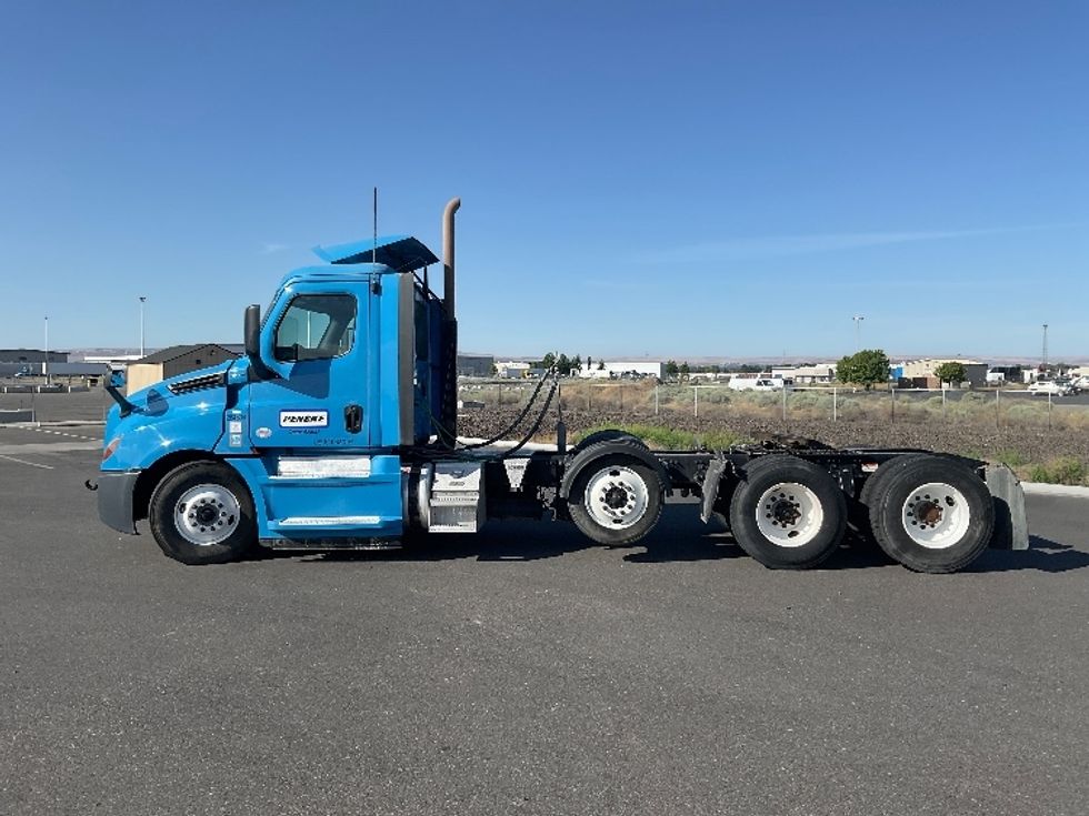 Day Cab Tractor-Heavy Duty Tractors-Freightliner-2020-T12684ST-Everett-WA-495,816\n\t\tmiles-$ 61,750 - Image 4