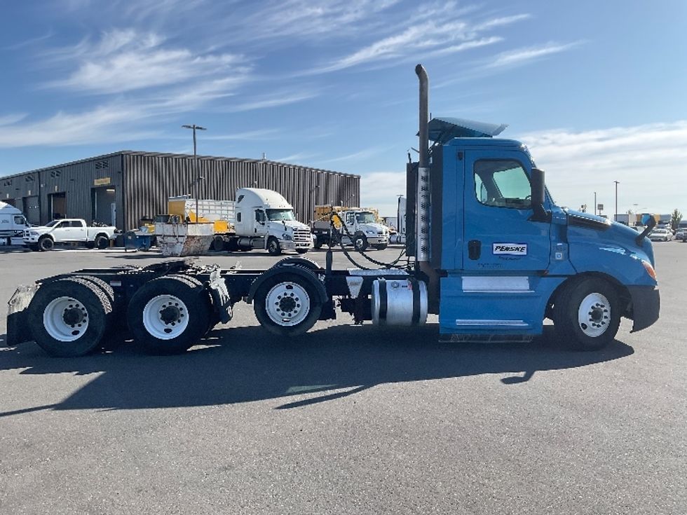 Day Cab Tractor-Heavy Duty Tractors-Freightliner-2020-T12684ST-Everett-WA-495,816\n\t\tmiles-$ 61,750 - Image 8