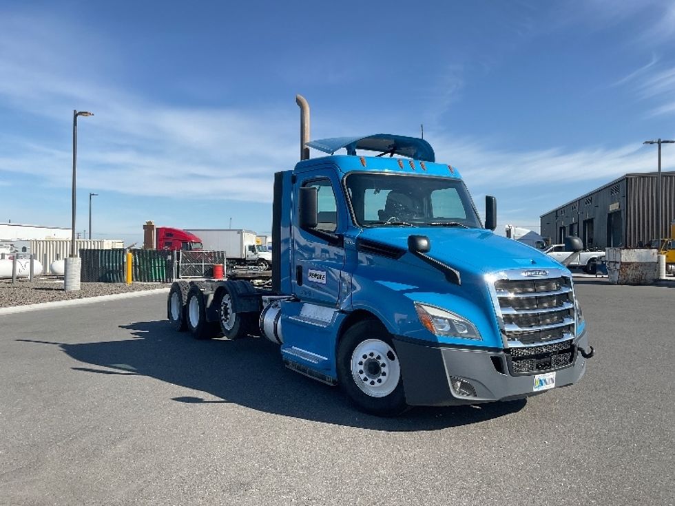 Day Cab Tractor-Heavy Duty Tractors-Freightliner-2020-T12684ST-Everett-WA-508,719\n\t\tmiles-$ 57,750 - Image 1