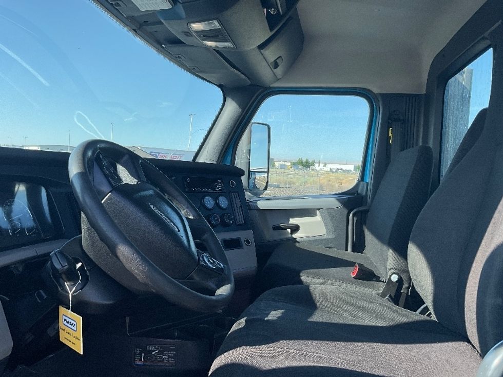 Day Cab Tractor-Heavy Duty Tractors-Freightliner-2020-T12684ST-Everett-WA-508,719\n\t\tmiles-$ 57,750 - Image 10