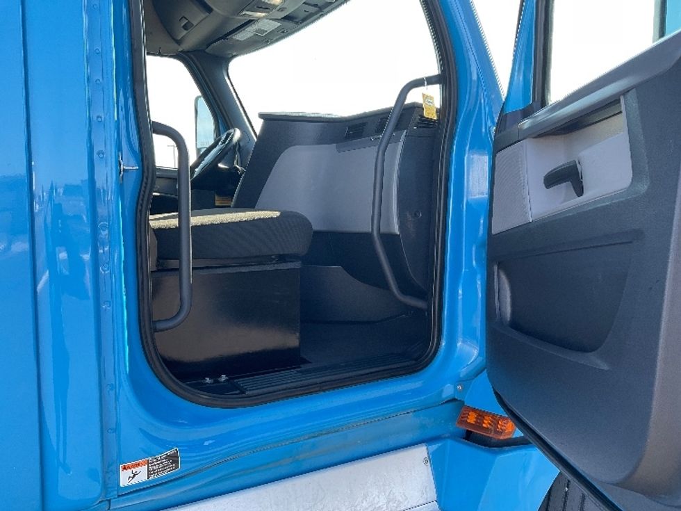 Day Cab Tractor-Heavy Duty Tractors-Freightliner-2020-T12684ST-Everett-WA-508,719\n\t\tmiles-$ 57,750 - Image 12