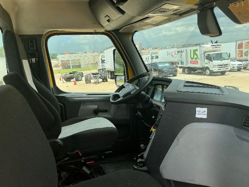 Day Cab Tractor-Heavy Duty Tractors-Freightliner-2020-T12684ST-Grand Prairie-TX-375,049\n\t\tmiles-$ 67,750 - Image 14