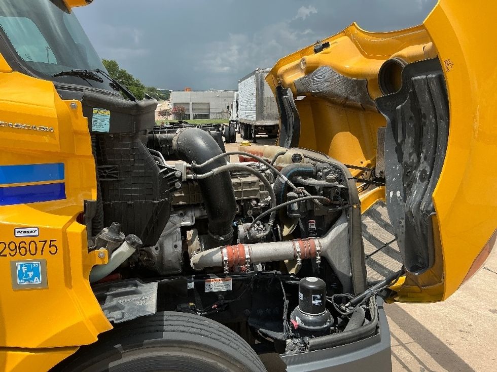 Day Cab Tractor-Heavy Duty Tractors-Freightliner-2020-T12684ST-Grand Prairie-TX-375,049\n\t\tmiles-$ 67,750 - Image 15