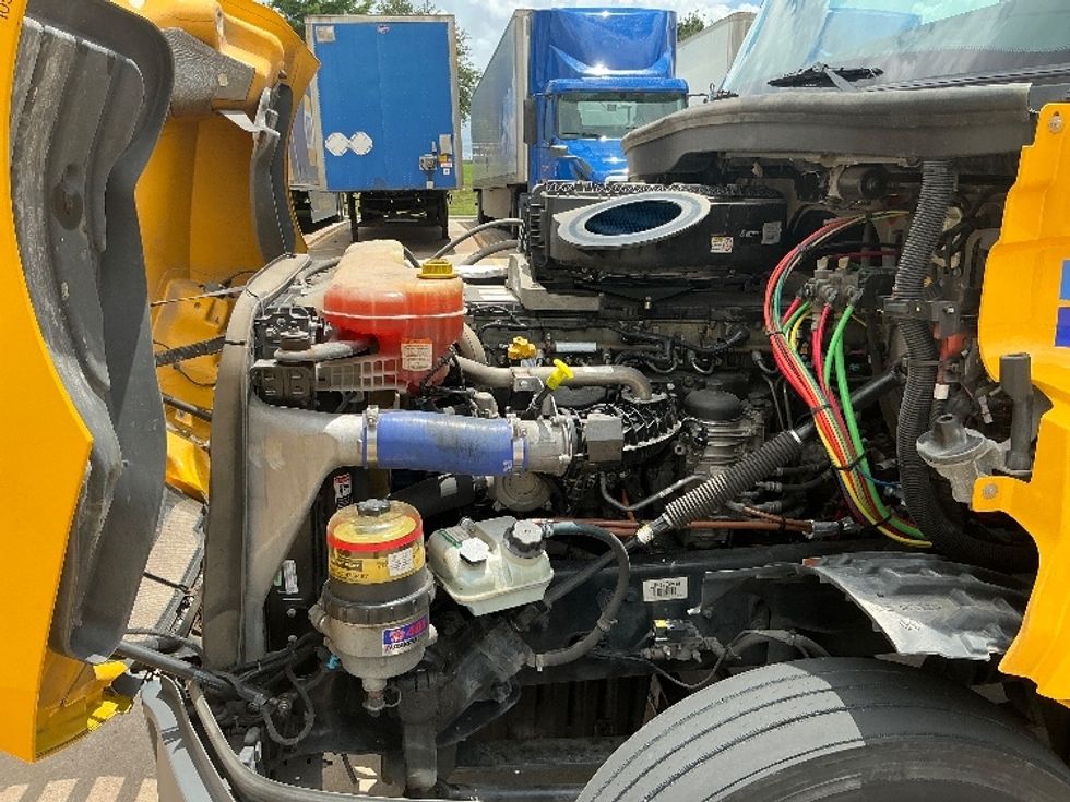 Day Cab Tractor-Heavy Duty Tractors-Freightliner-2020-T12684ST-Grand Prairie-TX-375,049\n\t\tmiles-$ 67,750 - Image 16