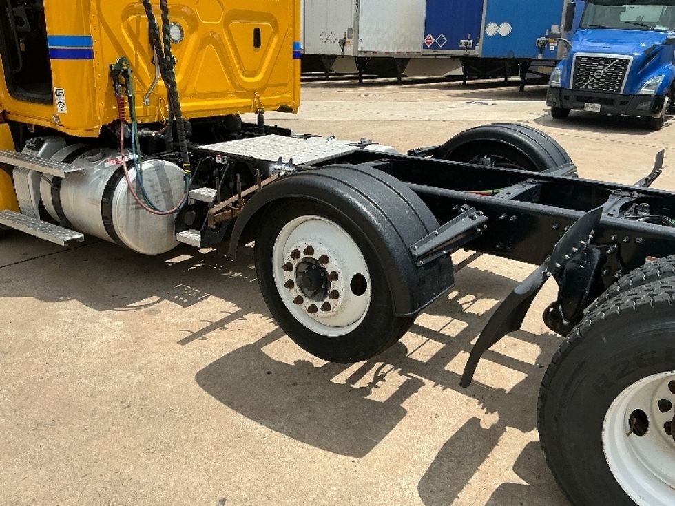 Day Cab Tractor-Heavy Duty Tractors-Freightliner-2020-T12684ST-Grand Prairie-TX-375,049\n\t\tmiles-$ 67,750 - Image 17