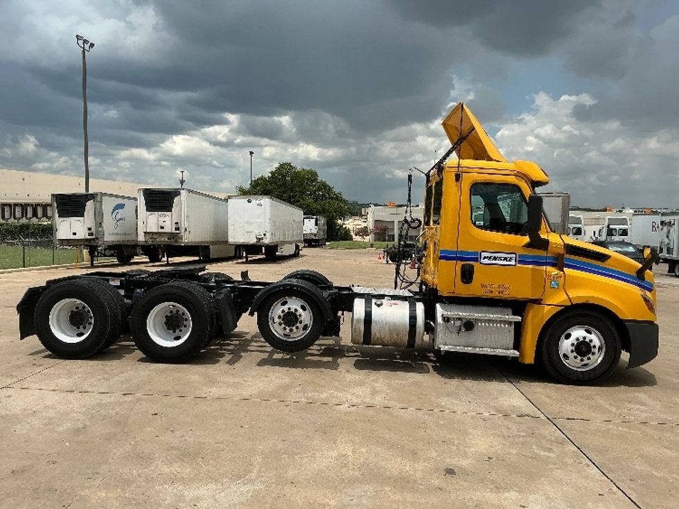 Day Cab Tractor-Heavy Duty Tractors-Freightliner-2020-T12684ST-Grand Prairie-TX-375,049\n\t\tmiles-$ 67,750 - Image 8