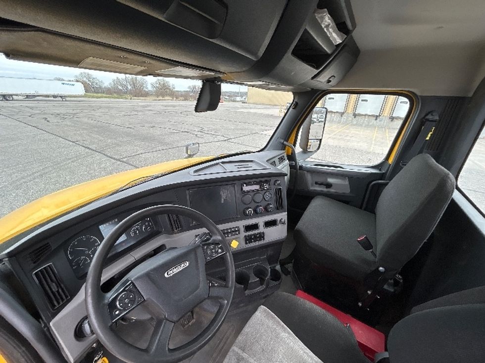 Day Cab Tractor-Heavy Duty Tractors-Freightliner-2020-T12684ST-Pasco-WA-347,596\n\t\tmiles-$ 72,250 - Image 10