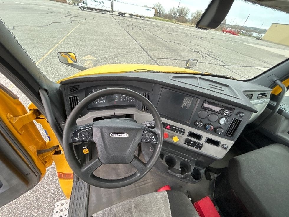Day Cab Tractor-Heavy Duty Tractors-Freightliner-2020-T12684ST-Pasco-WA-347,596\n\t\tmiles-$ 72,250 - Image 11