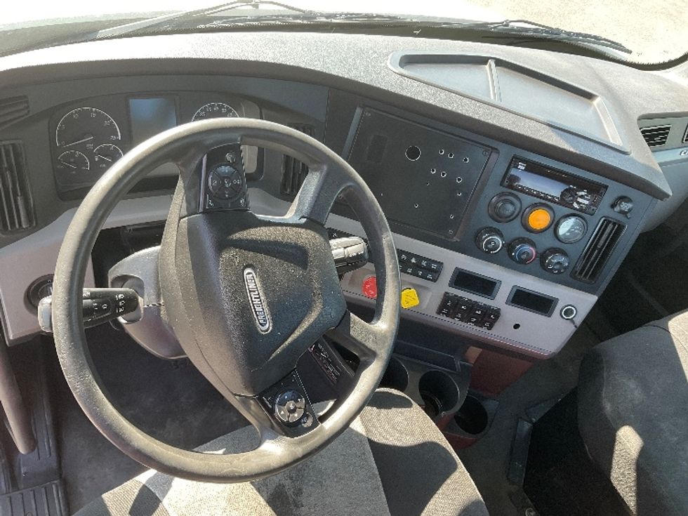 Day Cab Tractor-Heavy Duty Tractors-Freightliner-2020-T12684ST-Pasco-WA-409,772\n\t\tmiles-$ 70,750 - Image 10