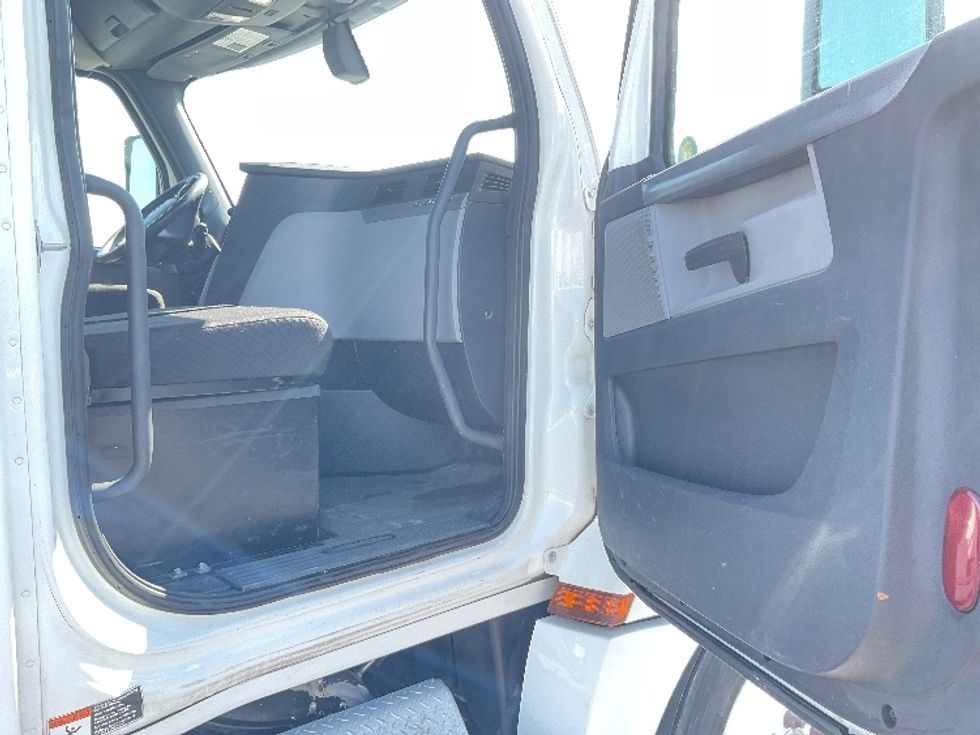 Day Cab Tractor-Heavy Duty Tractors-Freightliner-2020-T12684ST-Pasco-WA-409,772\n\t\tmiles-$ 70,750 - Image 12