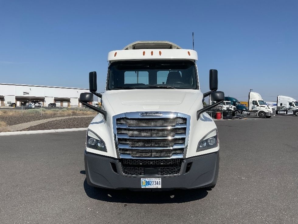 Day Cab Tractor-Heavy Duty Tractors-Freightliner-2020-T12684ST-Pasco-WA-409,772\n\t\tmiles-$ 70,750 - Image 2