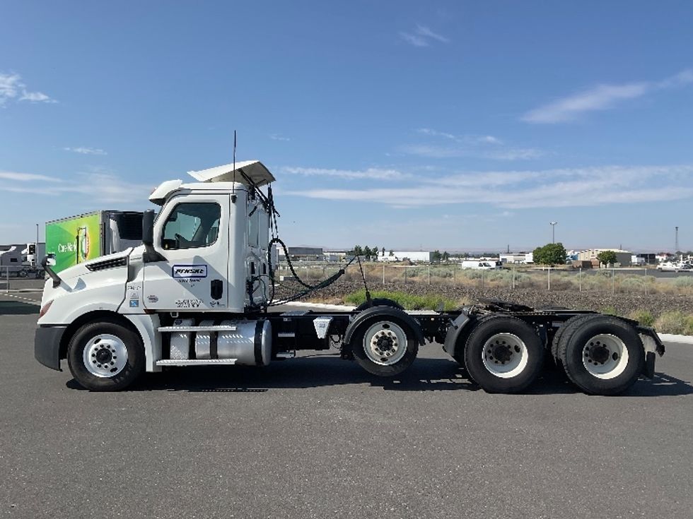 Day Cab Tractor-Heavy Duty Tractors-Freightliner-2020-T12684ST-Pasco-WA-409,772\n\t\tmiles-$ 70,750 - Image 4