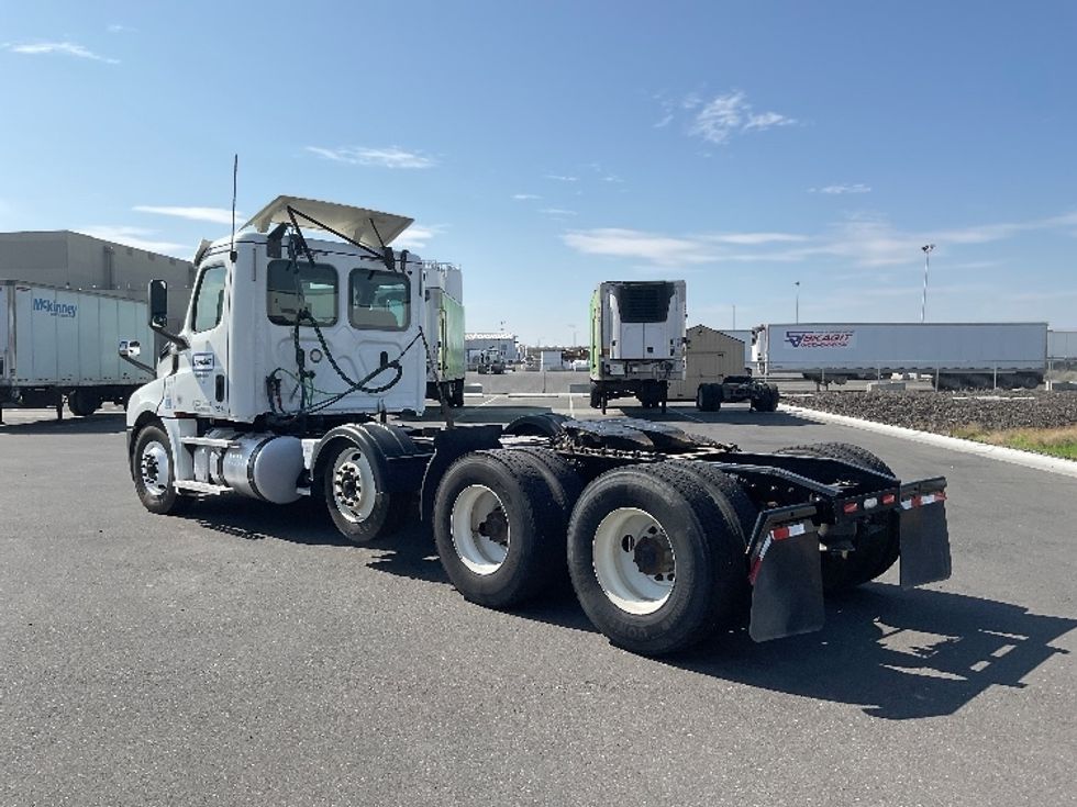 Day Cab Tractor-Heavy Duty Tractors-Freightliner-2020-T12684ST-Pasco-WA-409,772\n\t\tmiles-$ 70,750 - Image 5