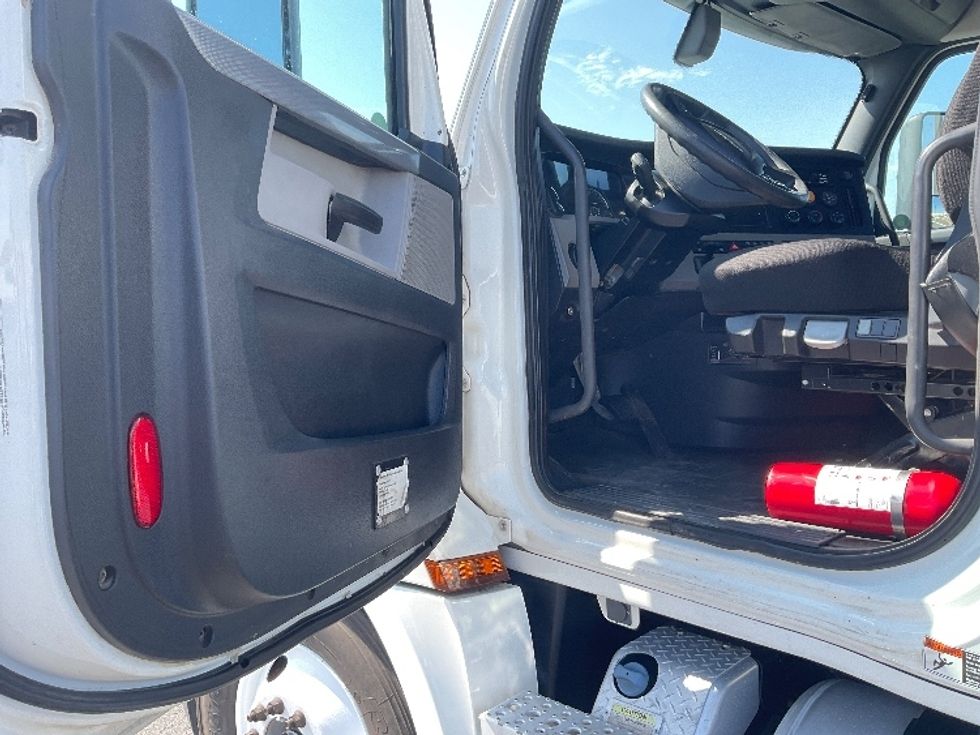 Day Cab Tractor-Heavy Duty Tractors-Freightliner-2020-T12684ST-Pasco-WA-409,772\n\t\tmiles-$ 70,750 - Image 9