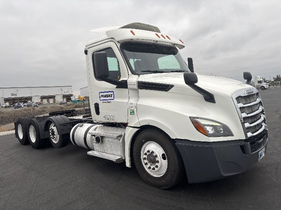 Day Cab Tractor-Heavy Duty Tractors-Freightliner-2020-T12684ST-Pasco-WA-422,057\n\t\tmiles-$ 65,000 - Image 1