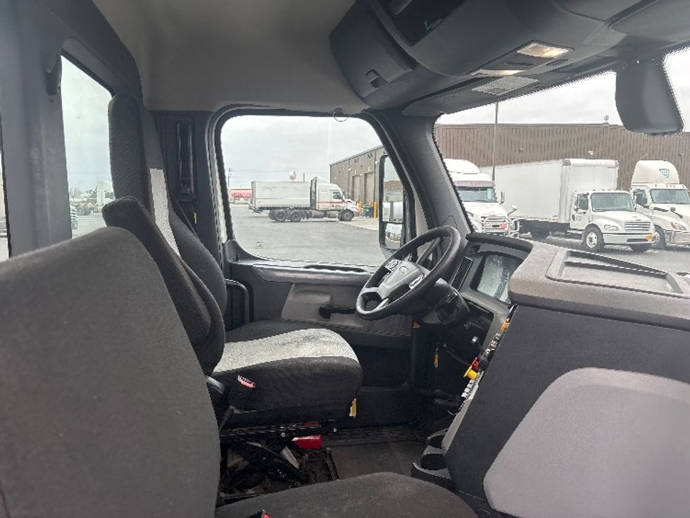 Day Cab Tractor-Heavy Duty Tractors-Freightliner-2020-T12684ST-Pasco-WA-422,057\n\t\tmiles-$ 65,000 - Image 14