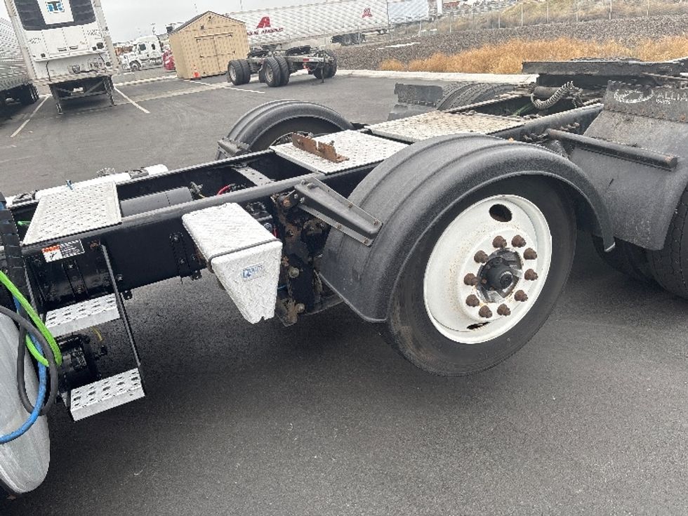 Day Cab Tractor-Heavy Duty Tractors-Freightliner-2020-T12684ST-Pasco-WA-422,057\n\t\tmiles-$ 65,000 - Image 17