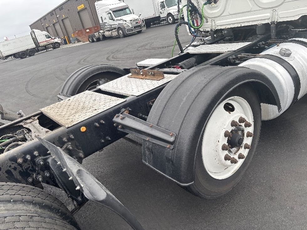 Day Cab Tractor-Heavy Duty Tractors-Freightliner-2020-T12684ST-Pasco-WA-422,057\n\t\tmiles-$ 65,000 - Image 18