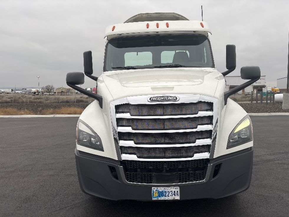 Day Cab Tractor-Heavy Duty Tractors-Freightliner-2020-T12684ST-Pasco-WA-422,057\n\t\tmiles-$ 65,000 - Image 2