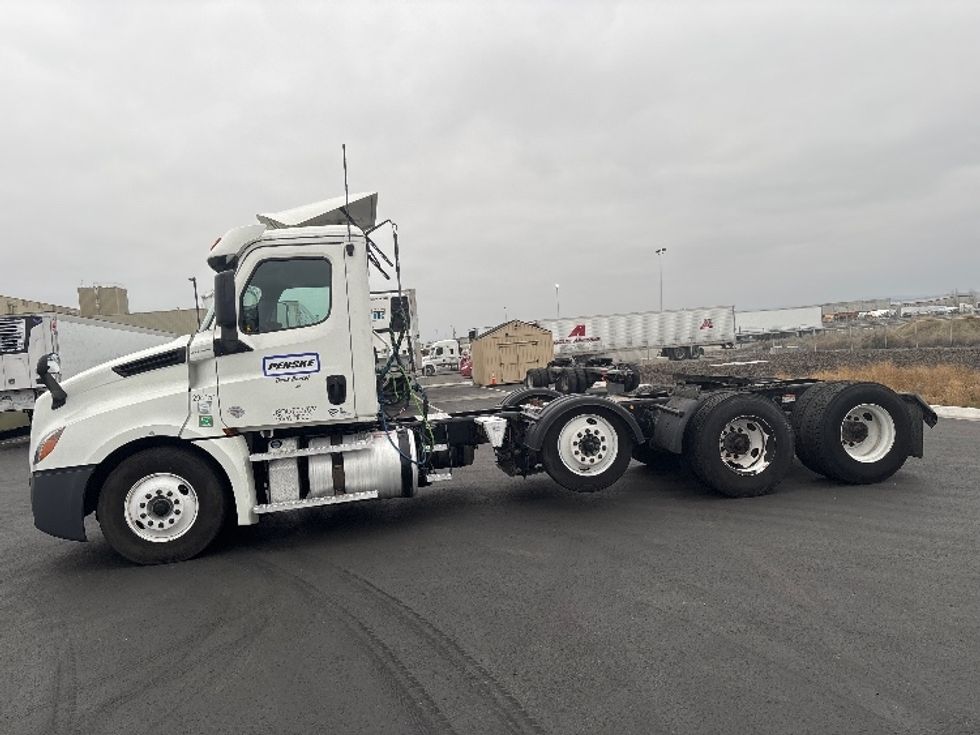 Day Cab Tractor-Heavy Duty Tractors-Freightliner-2020-T12684ST-Pasco-WA-422,057\n\t\tmiles-$ 65,000 - Image 4